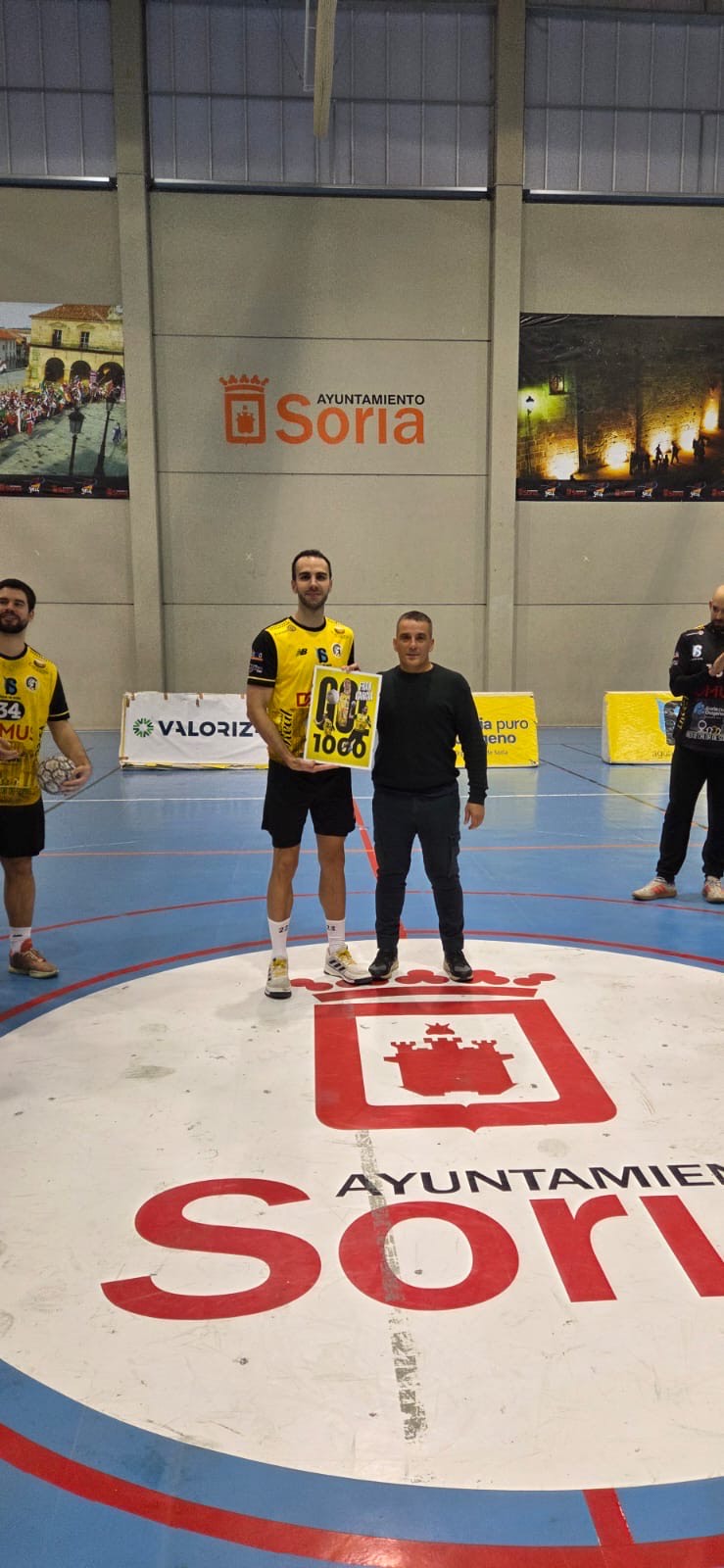 Fran Garc A Llega A Los Goles Con La Camiseta Del Balonmano Soria