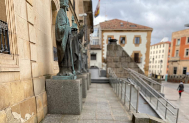 Maletín de las pioneras 'Bibliotecas viajeras' de Soria, impulsadas por José Antonio Pérez Rioja. HDS