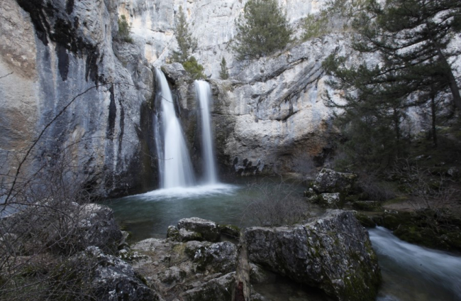 La cascada de La Fuentona y el Sabinar de Calatañazor acaba de rebrotar esta misma semana. HDS