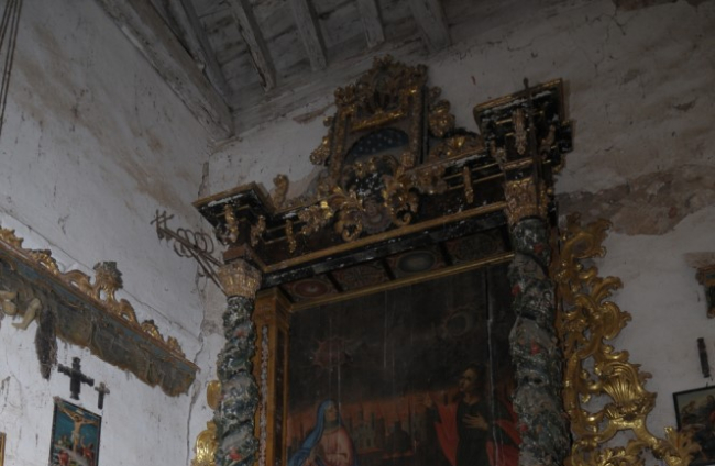 Retablo lateral en la iglesia de La Barbolla de Soria. MARIO TEJEDOR