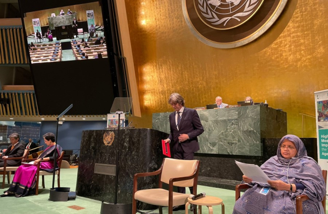El alcalde de Soria baja del estrado tras su intervención en Naciones Unidas en Nueva York. HDS