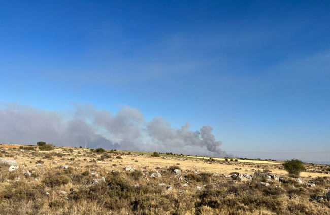 El incendio se encuentra cerca de la provincia de Soria, desde donde se tomó esta imagen. HDS