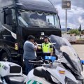 La Guardia Civil investiga al conductor de un camión por conducir quintuplicando la tasa de alcoholemia permitida.
