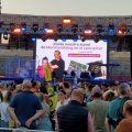 Cientos de personas aguardaban al concierto de Camela en El Burgo de Osma.