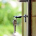 Archivo - Consumo inicia en toda Andalucía la campaña de inspección de alquiler y compraventa de viviendas.