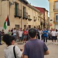 Concentración por el fin de la violencia en Gaza en la plaza Mayor de Arcos de Jalón.