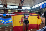 Marta Pérez tras lograr en Nueva York el récord de España de la milla en pista cubierta.