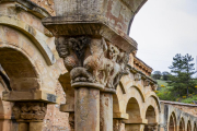 Detalle en la arquería del monasterio.