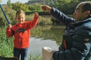 Los más jóvenes aprenden y disfrutan de la pesca