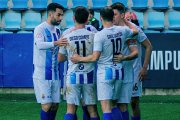 Jugadores de la Gimnástica Torrelavega celebrando la victoria el pasado fin de semana ante el Laredo.