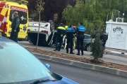 Coche volcado a la altura de la Avenida de Valladolid.