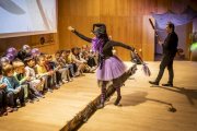 El cuento musicalizado Guapa se representó para medio millar niños