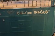 Pintadas en el quiosco de Ágreda en el parque de la Dehesa.