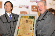 Satoru Satoh y el director de Las Matanzas, Gil Martínez. / DIEGO MAYOR-