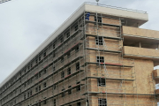 Edificio polémico por su quinta planta en Pajaritos. HDS