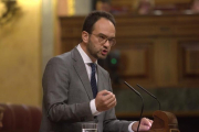 Antonio Hernando, durante su intervención de este miércoles en el debate sobre los Presupuestos.-DAVID CASTRO