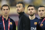 Barbará (ayudante), Luis Enrique, Pol (preparador físico) y Valdés (psicólogo), en Doha.-AFP / KARIM JAAFAR