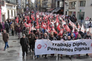 Cabecera de la manifestación en su entrada a Mariano Granados.-MARIO TEJEDOR