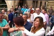 La dirigente del PP catalán Alicia Sánchez-Camacho exigió "democracia y respeto" a la gente que le abucheó en Vic.-