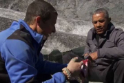 Obama y Grylls comen salmón en Alaska.-NBC