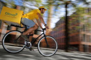 Un repartidor de Glovo en Barcelona.-RICARD CUGAT