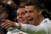 Cristiano Ronaldo celebra un gol junto a Lucas Vázquez.-REUTERS