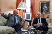 Josep Borrell con el ministro de Exteriores palestino Riad Malki.-EMILIO NARANJO (EFE)