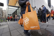 Amazon consigue unos ingresos de 41.325 millones de dólares en su primer trimestre, un 34 % más que en el mismo periodo del año anterior.-ELAINE THOMPSON (AP)