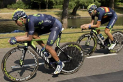 Nairo Quintana y Alejandro Valverde se preparan para la contrarreloj inicial del Tour, en Utrecht.-Foto:   AFP / ERIC FEFERBERG
