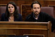 Irene Montero y Pablo Iglesias, en el Congreso.-/ JOSÉ LUIS ROCA