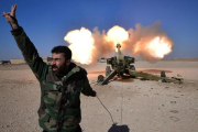 Las fuerzas iraquís, apoyadas por la coalición internacional, siguen con la ofensiva contra los barrios de Mosul que controla el Estado Islámico.-AGENCIAS