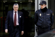 Luis Barcenas, extesorero del Partido Popular, sale de la Audiencia Nacional.-JOSÉ LUIS ROCA