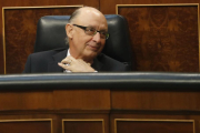 Cristóbal Montoro en su escaño.-Javier Lizon / EFE