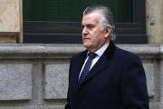 Luis Bárcenas acude a firmar a la Audiencia Nacional, el pasado 20 de febrero.-Foto: DAVID CASTRO