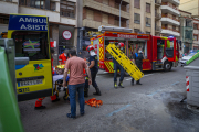 Atención a los heridos en la calle Tejera. MARIO TEJEDOR
