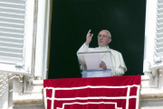 El papa Francisco, en la misa dominical, desde San Pedro de El Vaticano.-AP