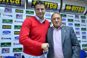 El director deportivo César Palacios junto al presidente del Numancia, Francisco Rubio. / ÁLVARO MARTÍNEZ-