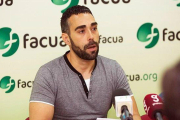 Ruben Sánchez, portavoz de Facua en una rueda de prensa.-EL PERIÓDICO