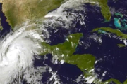 El ciclón Patricia, en una fotografía satelital de esta mañana, ya prácticamente sobre territorio mexicano.-NOAA
