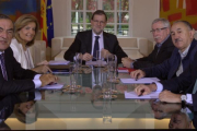 Mariano Rajoy y los dirigentes de CCOO, UGT, CEOE y CEPYME en la última reunión en La Moncloa.-DAVID CASTRO