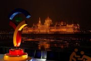El parlamento húngaro y la imagen de los Juegos del 2024.-LASZLO BALOGH / REUTERS