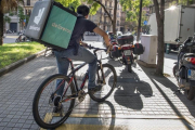 Repartidor de la empresa Deliveroo. /-FERRAN SENDRA