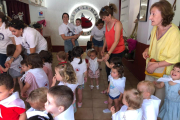 Los alumnos del Centro Infantil Gloria Fuertes visitan la Cuadrilla de La Blanca. HDS