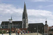 La catedral de la ciudad de Ratisbona, Regensburg en alemán. Alumnos de la escuela dependiente de la Iglesia sufrieron abusos.-AP