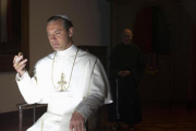 Jude Law en un fotograma de la serie 'The young pope', que emite HBO.-