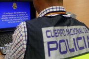 Los agentes de la Policía luchan contra las nuevas formas de delincuencia.-El Mundo