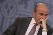 Guindos tras el consejo de ministros del pasado 27 de diciembre.-AGUSTIN CATALÁN