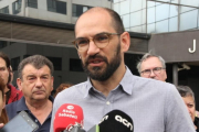 El concejal de la CUP en Sabadell Maties Serracant, este miércoles, ante los juzgados.-ACN / NORMA VIDAL