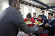 Las raciones de comida se despacharon con gran éxito.-Diego Mayor