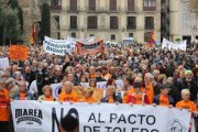 Pensionistas en la plaza de la Catedral de Barcelona, que han secundado la convocatoria de la Coordinadora de Pensionistas en Defensa del Sistema Público de Pensiones.-DANNY CAMINAL